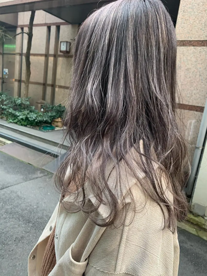 ミディアム カラー レイヤーカット 西村あきやのヘアスタイル