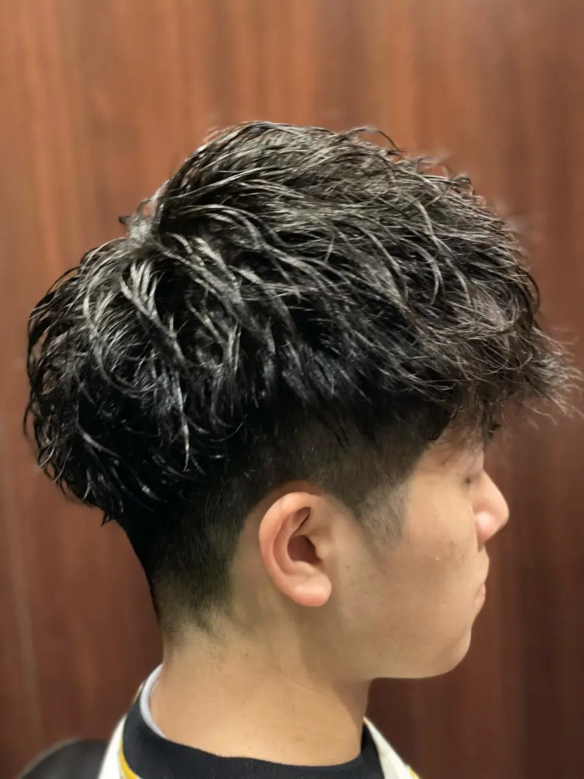 ミディアム パーマ メンズ 海老原 コウのヘアスタイル