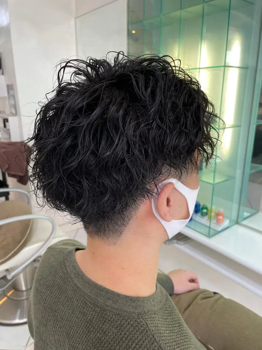 ショート パーマ メンズ メンズパーマ ツイストスパイラルパーマ スパイラルパーマ 保住 亮太のヘアスタイル