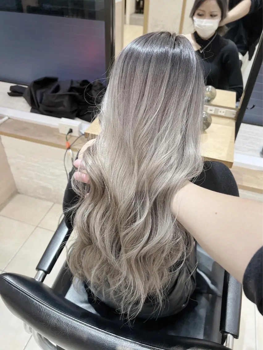 ロング カラー バレイヤージュ グレージュ レイヤーカット ヘアカラー トリートメント 指名数No.1 /NAOYAのヘアスタイル