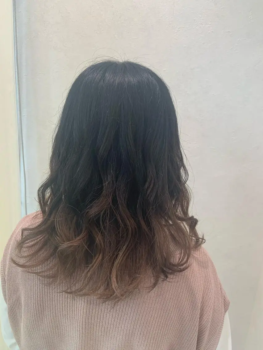 ミディアム カラー パーマ ハイトーンカラー🤍 山下 優華のヘアスタイル