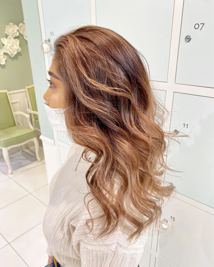 セミロング カット ヘアカラー カマチョ タイスのヘアスタイル