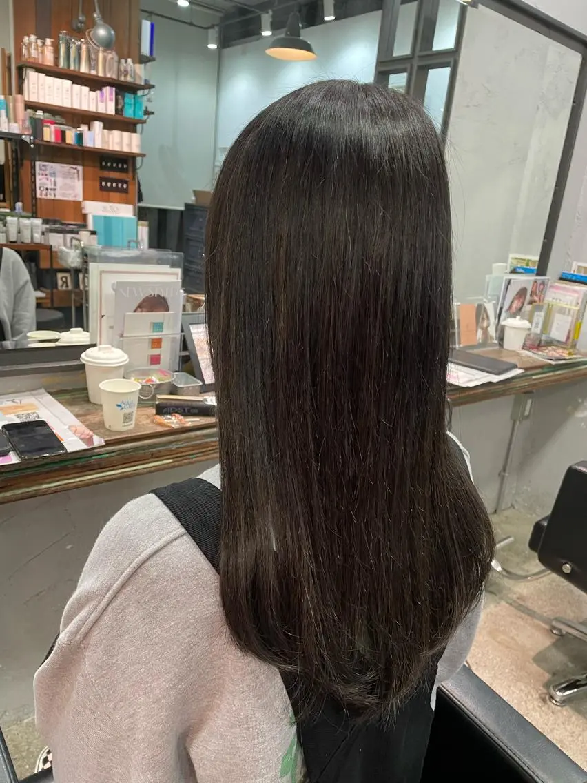 セミロング 大内 志穂のヘアスタイル
