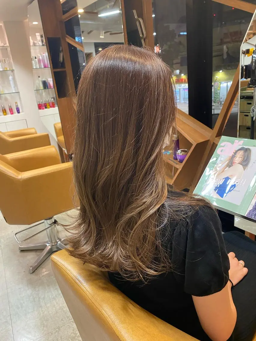 セミロング 韓国風ヘア レイヤーカット ORO　飯田 早稀のヘアスタイル