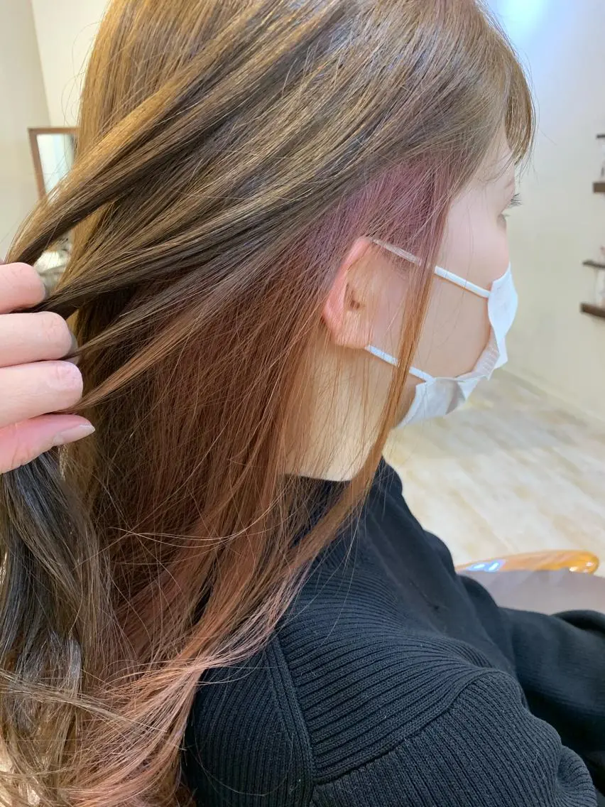 ロング カラー インナーカラー ピンクカラー カット ヘアカラー 藤間 帆乃夏（とうまほのかのヘアスタイル