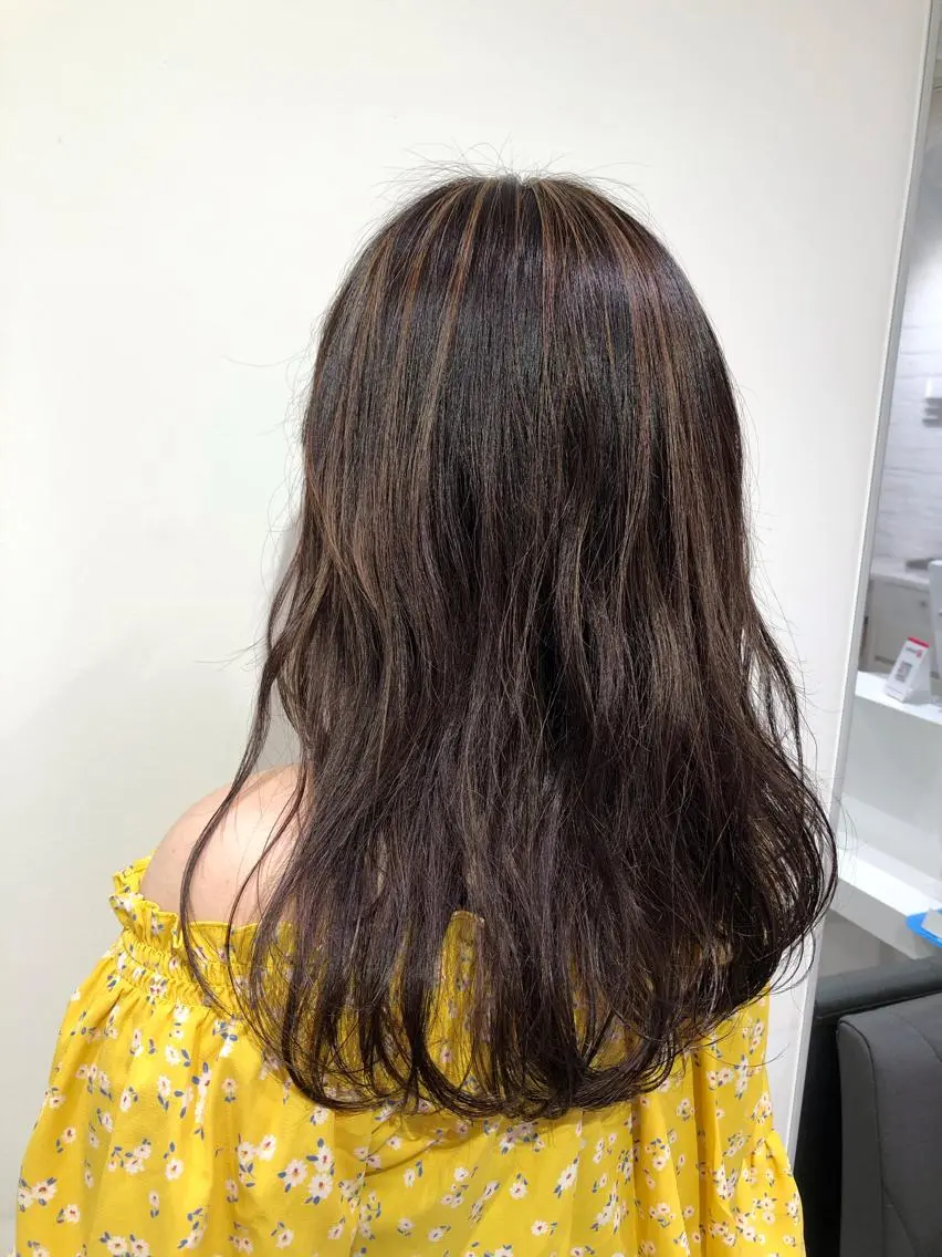 セミロング カラー ハイライトカラー ハイライト カット ヘアカラー トリートメント 【暖色カラー特化】 中山由梨のヘアスタイル