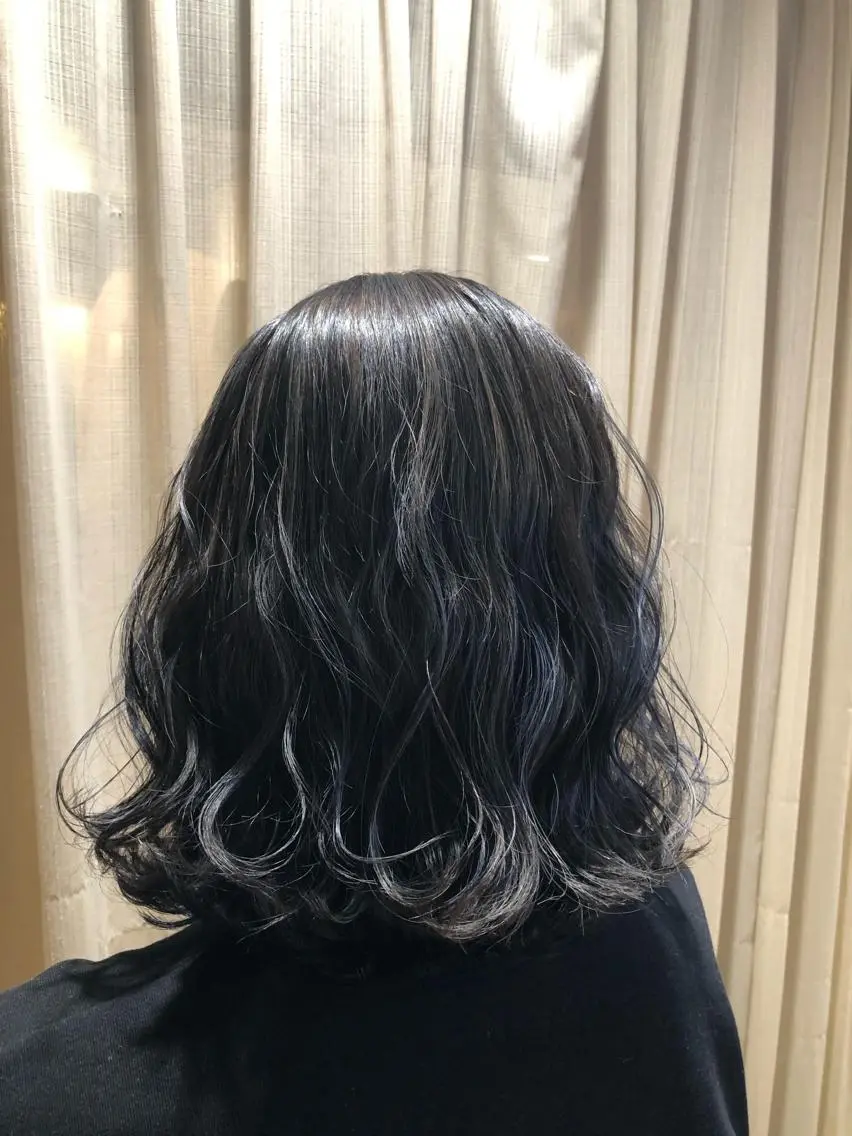ミディアム カラー ブルーカラー ブルーグレー ブルーグレージュ グレージュ ハイライトカラー カット ヘアカラー 吉村 絢乃のヘアスタイル