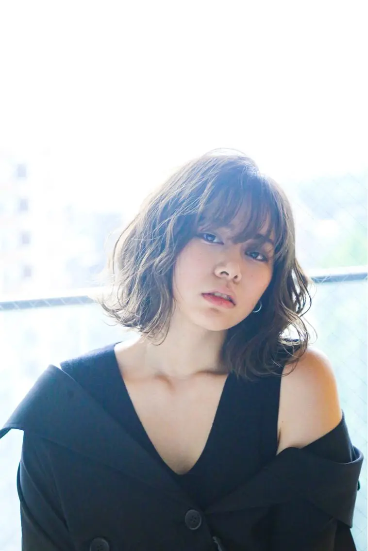 ミディアム カット ヘアカラー トリートメント TAI透明カラー 柔らかい縮毛矯正のヘアスタイル