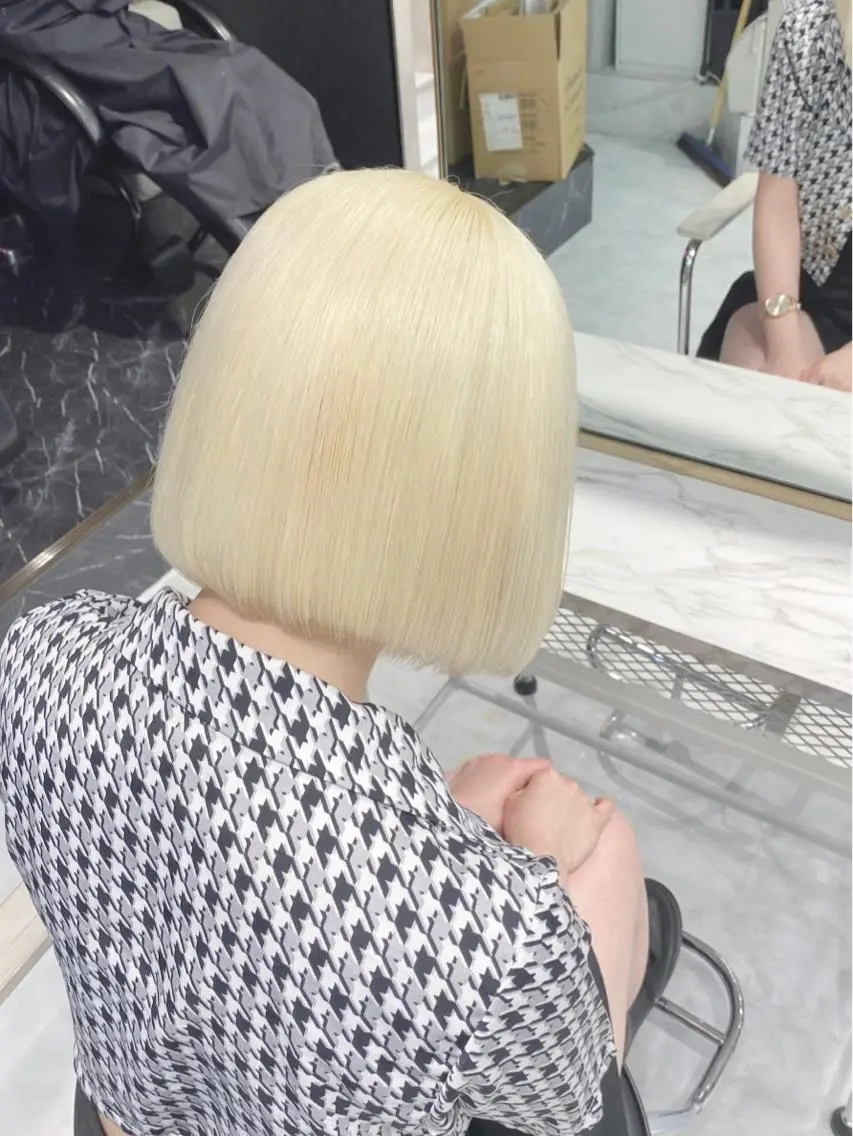 ショート カラー パーマ ヘアアレンジ メンズ キッズ ネイル マツエク・マツパ アイブロウ 抜きっぱなしブロンド 眉カラー ボブ 🎀ハイトーンNo .1🩵NaGiSaのヘアスタイル