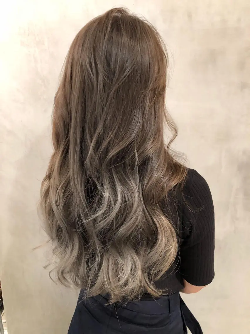 セミロング カラー グラデーションカラー ヘアカラー トリートメント 大西 直人のヘアスタイル