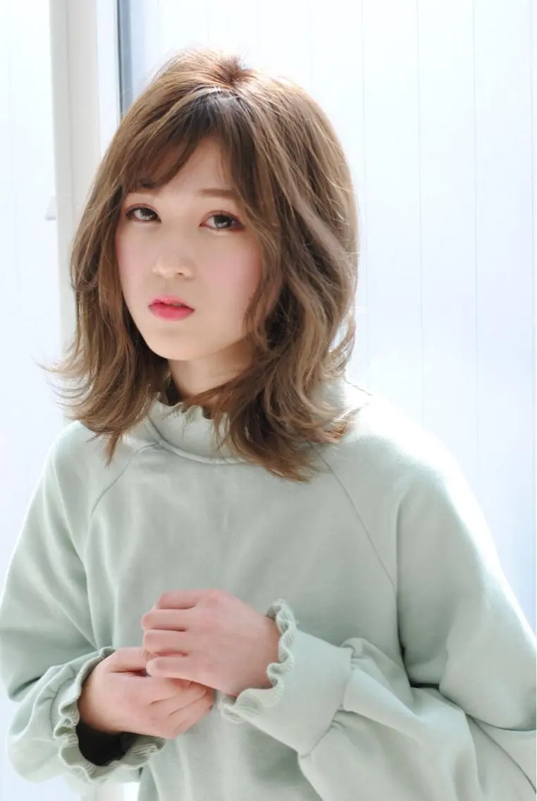 ミディアム カラー ベージュカラー 外ハネヘア カット ヘアカラー パーマ 縮毛矯正 Miru by INCE HAIRのヘアスタイル