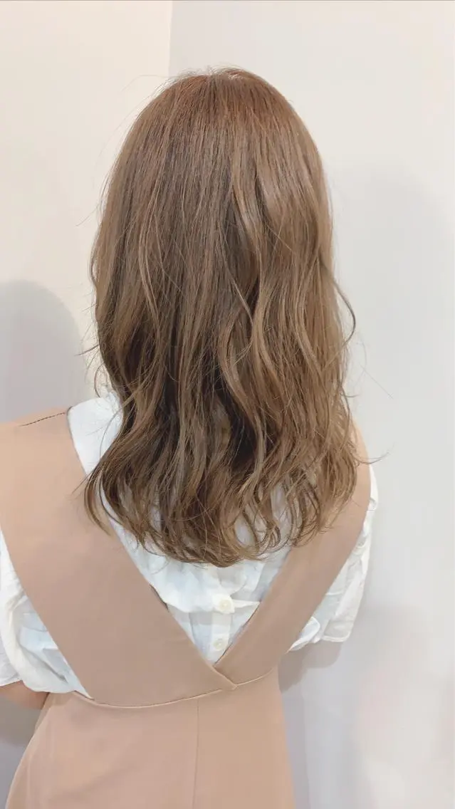 ミディアム カラー ベージュカラー ミルクティーベージュ Lolonois梅田 /Okazaki:)のヘアスタイル