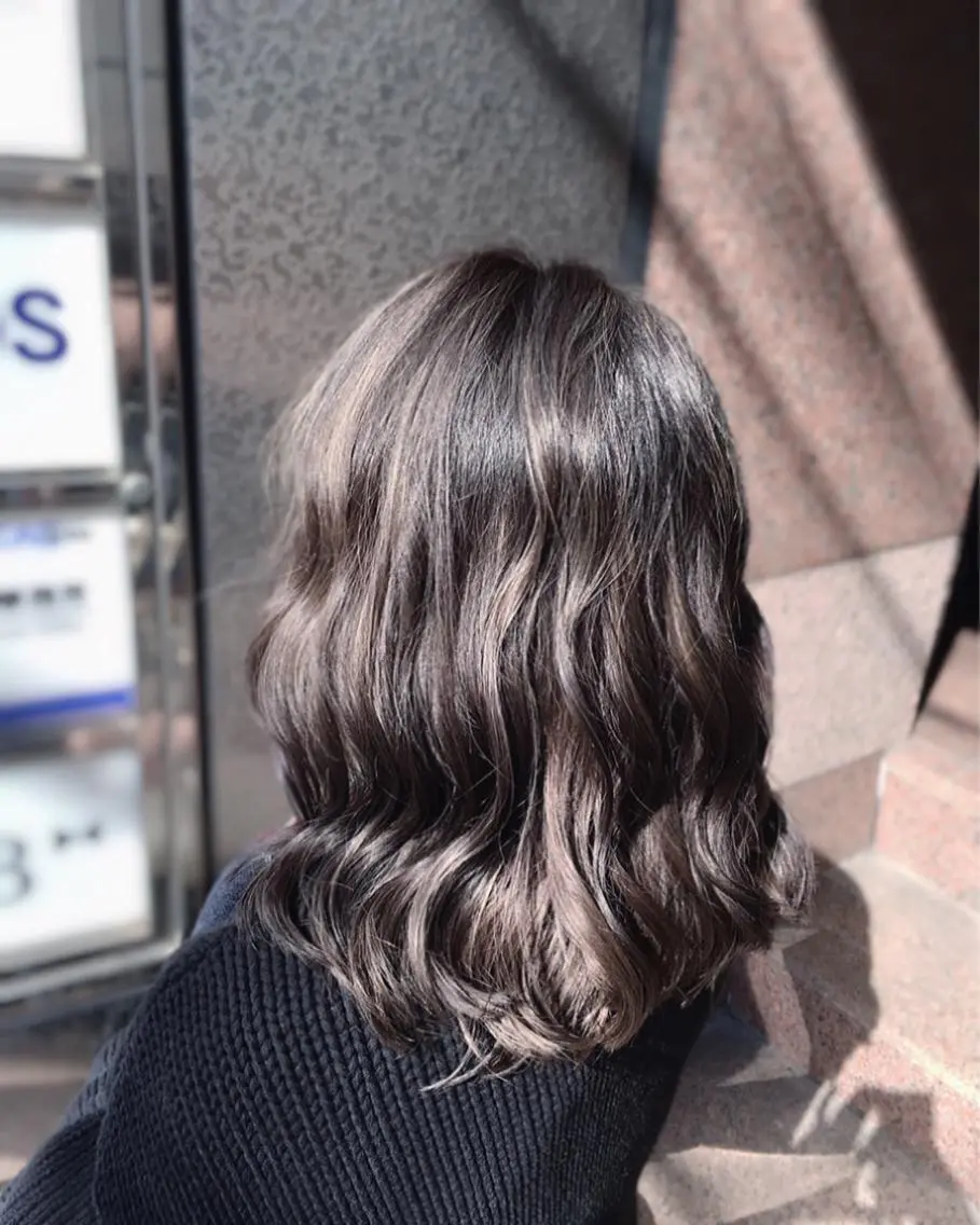 セミロング カラー パーマ ヘアアレンジ バレイヤージュ ハイライトカラー ハイライト レイヤーカット ジユン 지윤のヘアスタイル