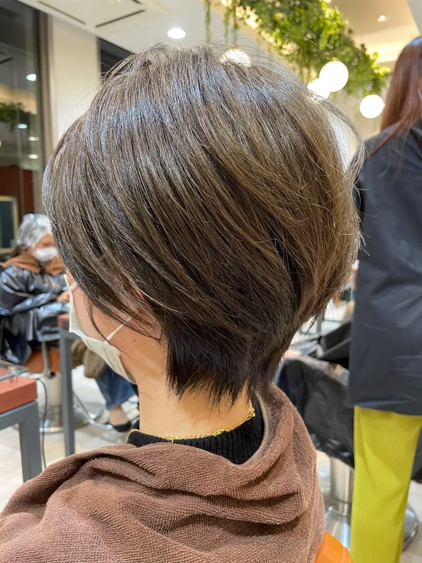 ショート カラー ブリーチ イヤリングカラー インナーカラー くせ毛 似合わせカット アンブレラカラー💫 フェイスフレーミングのヘアスタイル