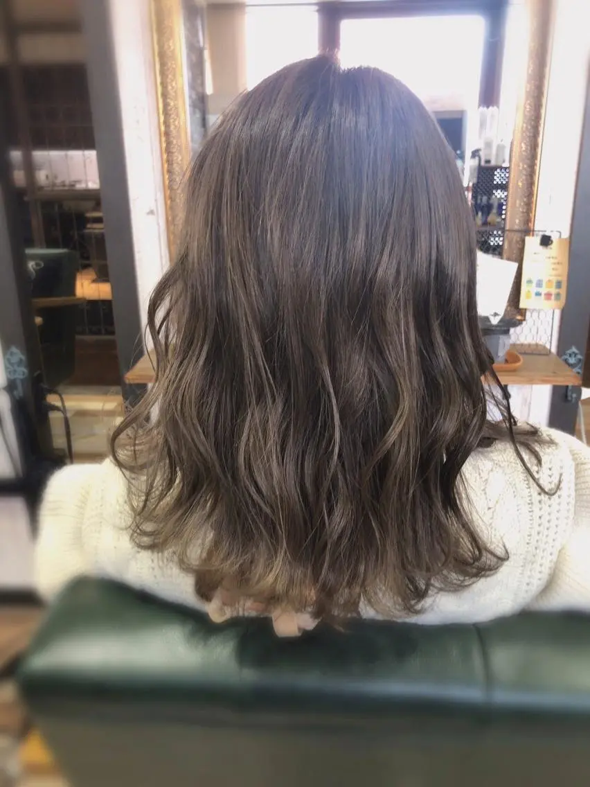 ミディアム カット ヘアカラー トリートメント 山崎 晃治のヘアスタイル