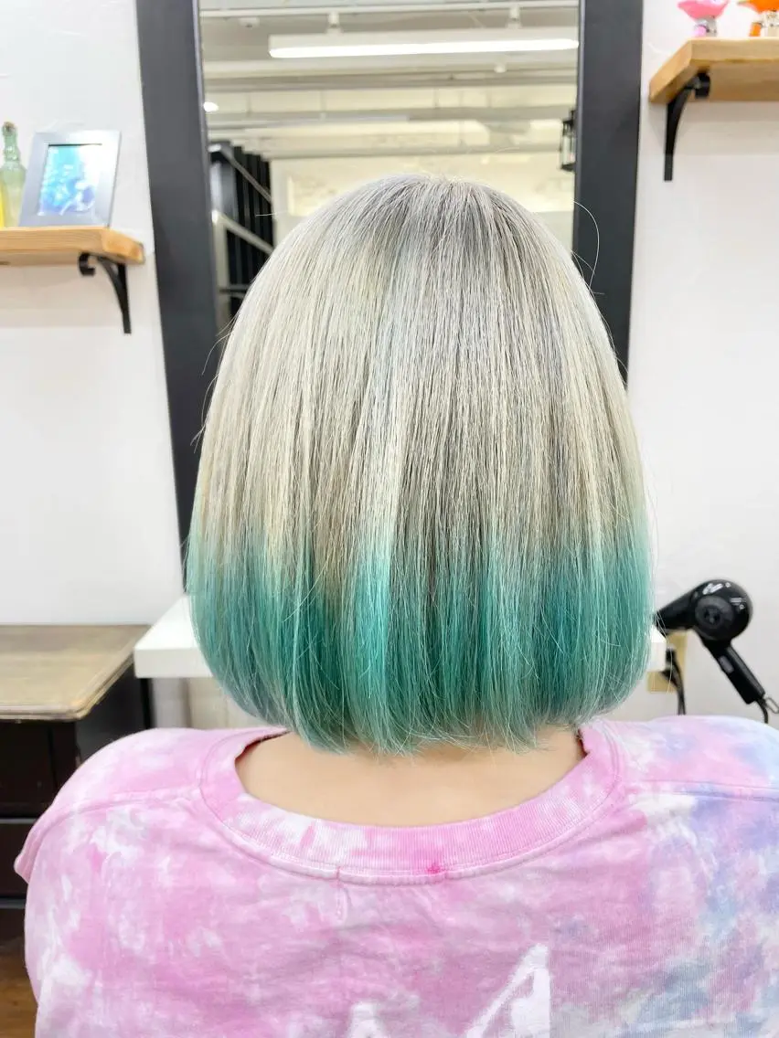 ショート カラー ベージュカラー ブリーチ ミント ミントグリーン ホワイトベージュ 青木 優歩のヘアスタイル