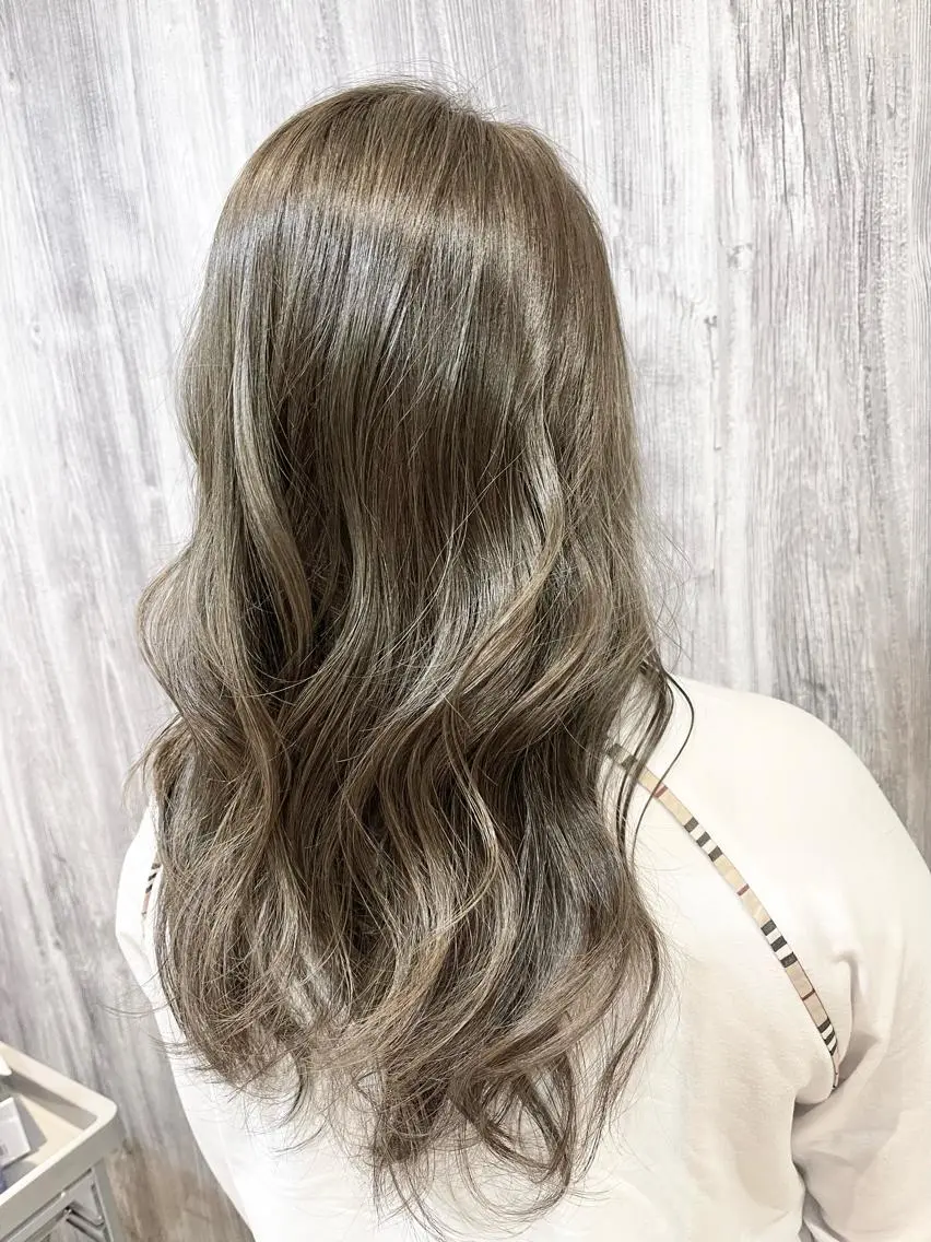 ロング カラー ベージュカラー 透明感カラー オリーブベージュ 髪質改善で 憧れの潤艶美髪にのヘアスタイル