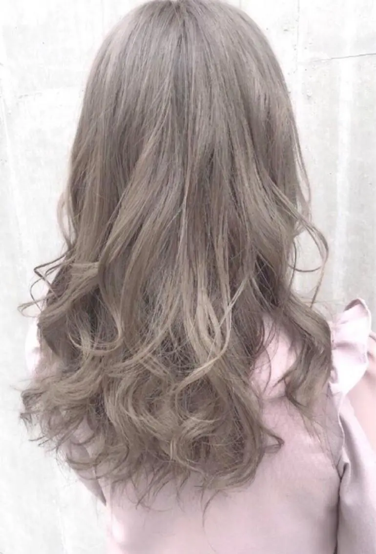 カラー ブリーチ イルミナカラー ヘアカラー トリートメント ヘッドスパ グレージュ/髪質改善 Yamato.hのヘアスタイル