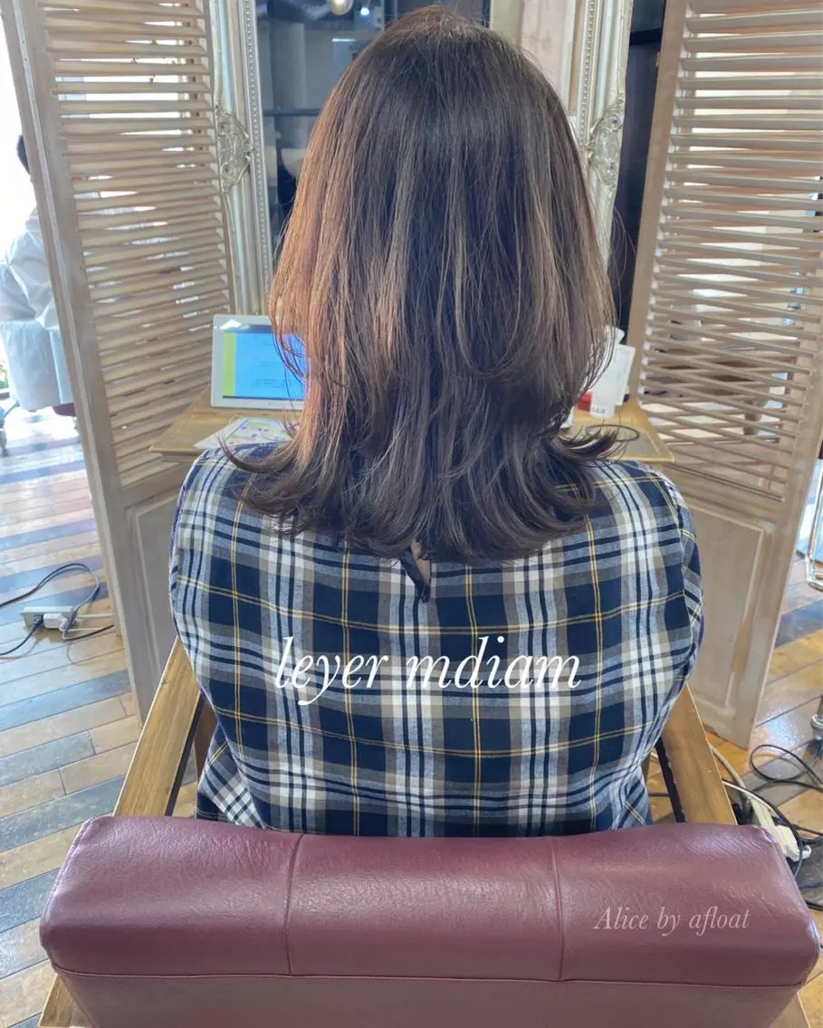 ミディアム くびれヘア くびれレイヤー レイヤーカット 鎌倉 彩のヘアスタイル