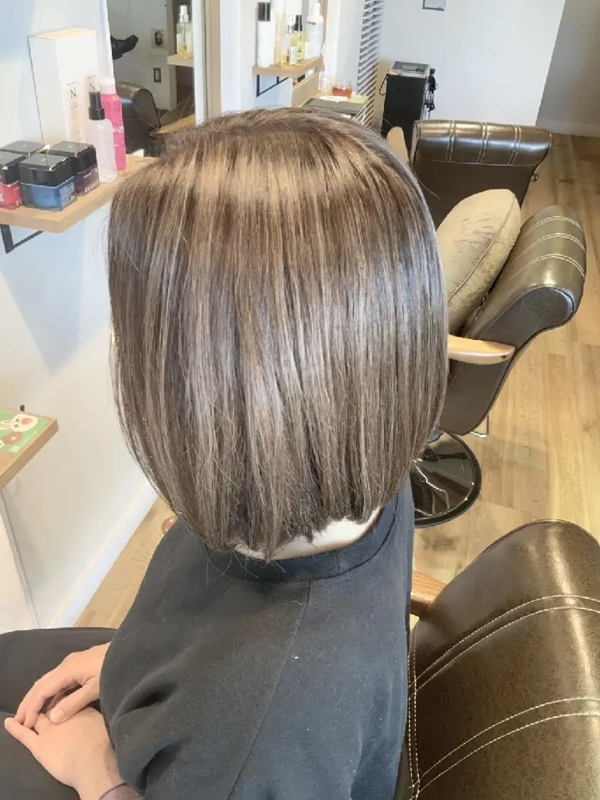 カラー ベージュカラー ハイライトカラー カット ヘアカラー トリートメント 堀 望美のヘアスタイル