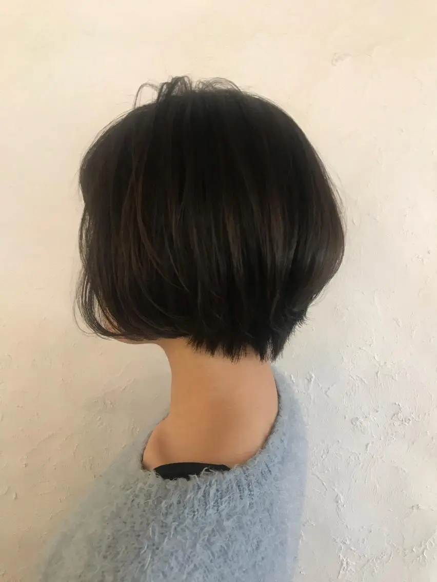 ショート カラー 前下がりボブ アッシュ ボブ 伊藤 優希のヘアスタイル