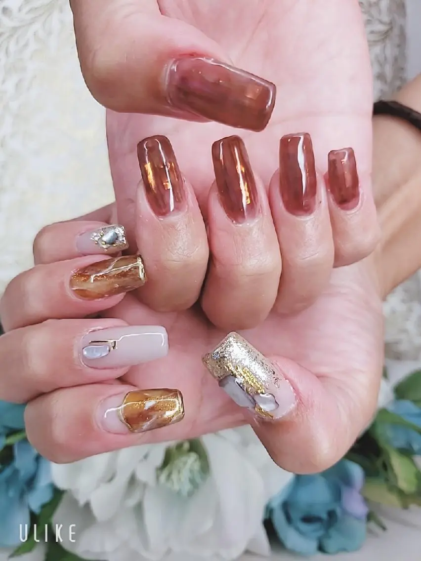 ネイル ニュアンスネイル ビジュード ネイルのネイルデザイン