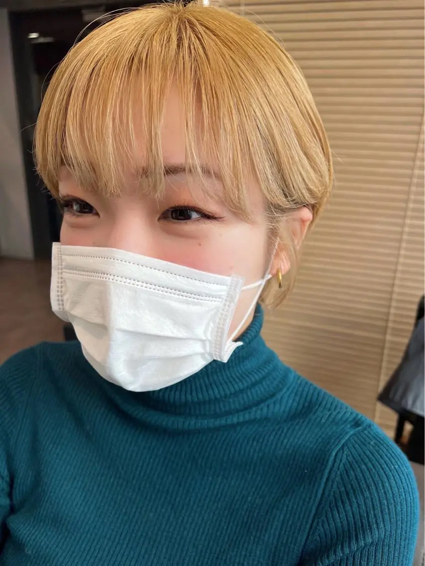 ショート カラー ヘアアレンジ 丸みショート アッシュ ハイトーンカラー ミルクティーアッシュ ボブ サナ🌱 切りっぱなしボブのヘアスタイル