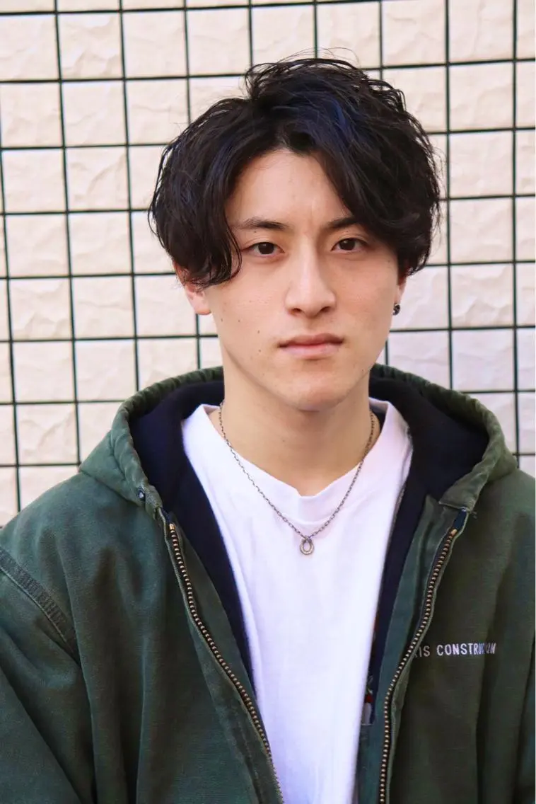 ミディアム メンズ センターパート カット パーマ 完全個室マンツーマン メンズサロン草野貴樹のヘアスタイル