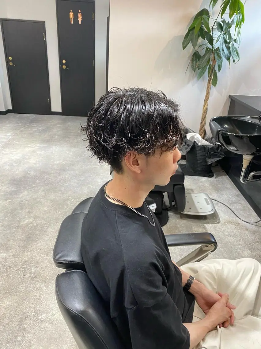 ショート パーマ メンズ フェードカット メンズパーマ スキンフェード ツイストスパイラルパーマ スパイラルパーマ パーマ 前田賢生 ご新規様はNGのヘアスタイル