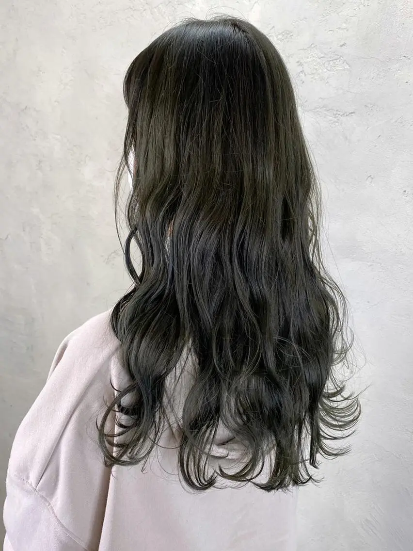 セミロング カラー パーマ ヘアアレンジ ハイライトカラー オリーブグレー ハイライト ITbyALBUM 中野店のヘアスタイル