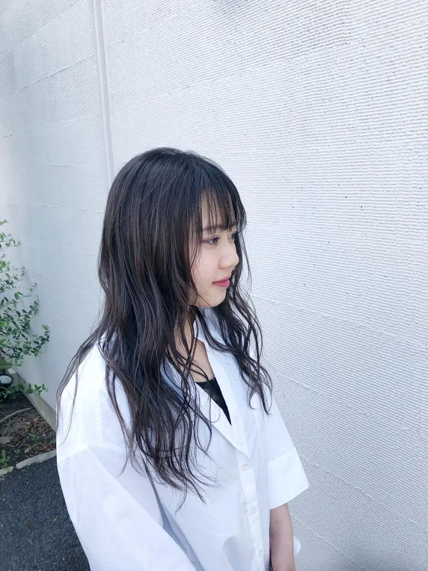 ロング 中川 茜里のヘアスタイル