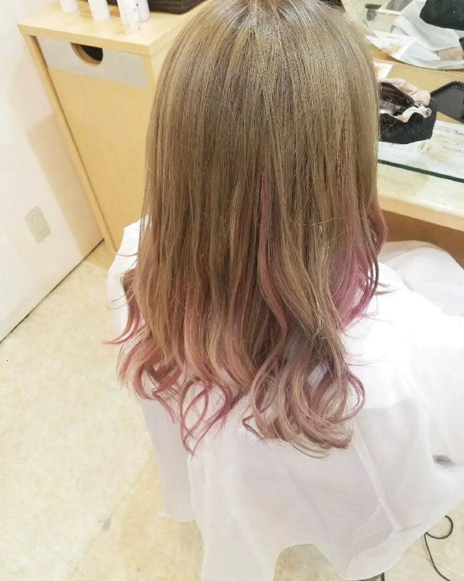 カラー セミロング ピンクカラー 美谷添（ミヤゾエ） まどか大人ヘアサロンのヘアスタイル