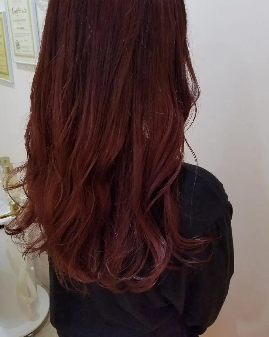 カラー ロング グラデーションカラー ピンクカラー レッドカラー 美谷添(ミヤゾエ) まどか大人ヘアサロンのヘアスタイル