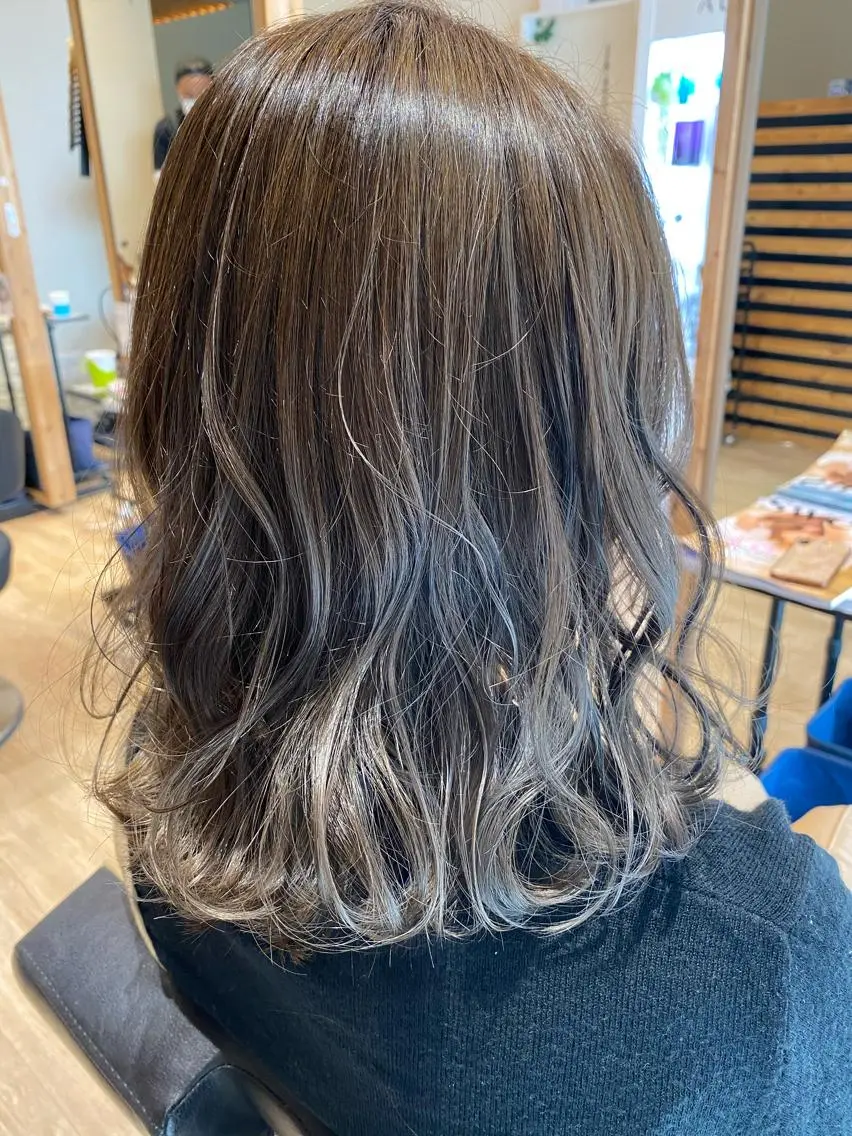 ミディアム カラー 早川 真幸のヘアスタイル
