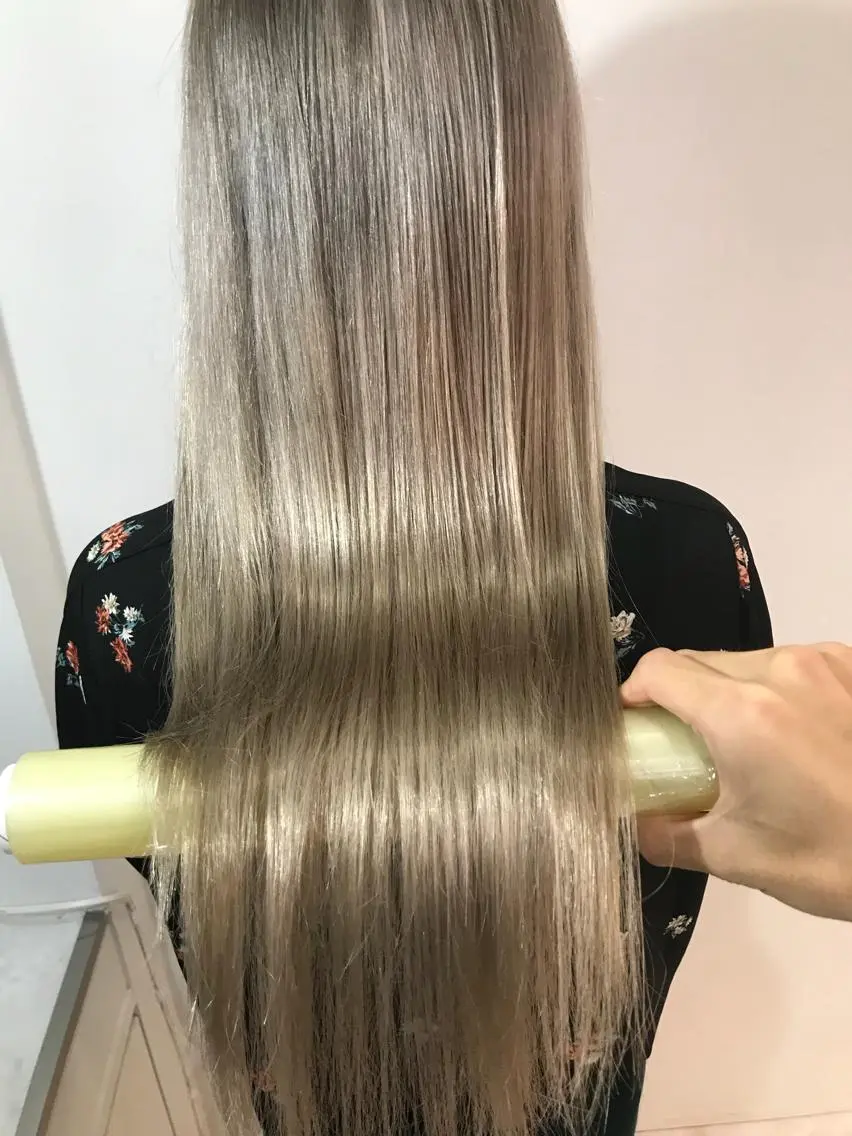 ロング カラー ブリーチ くせ毛 髪質改善 ウルフカット レイヤーカット上柿のヘアスタイル