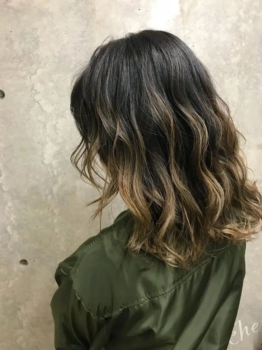 ミディアム カラー バレイヤージュ レイヤーカット 及川 光のヘアスタイル