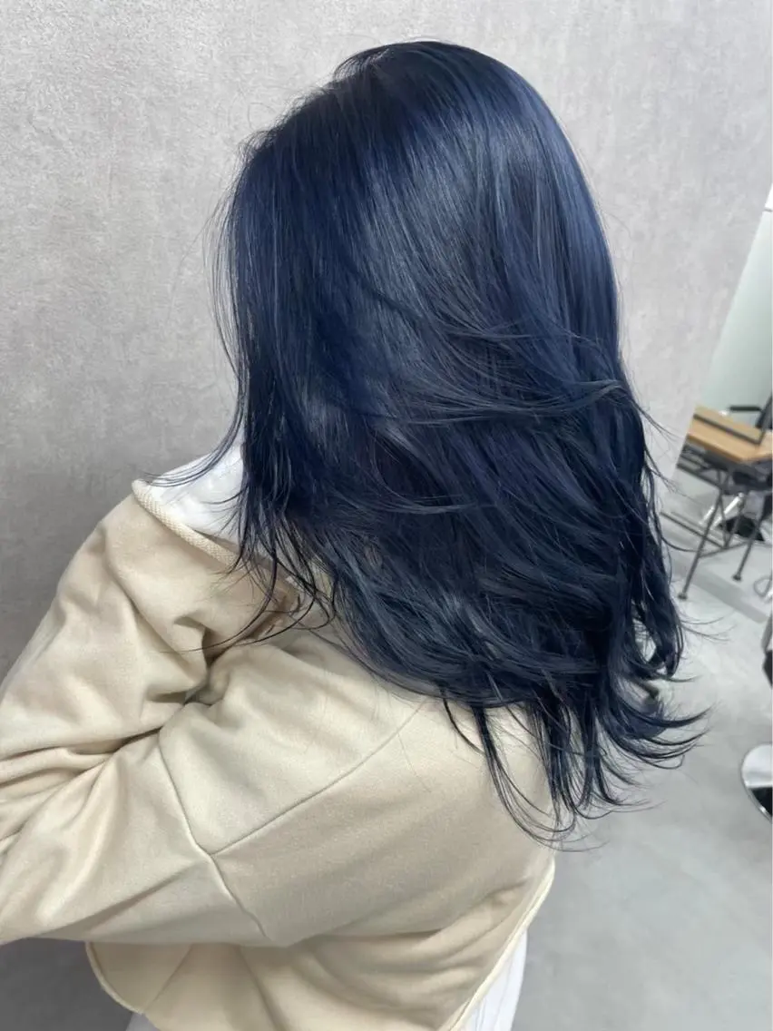 ミディアム カラー ショートボブ ミディアムパーマ バレイヤージュ ブリーチ ブルーカラー メンズヘアのカリスマ 北地　空のヘアスタイル