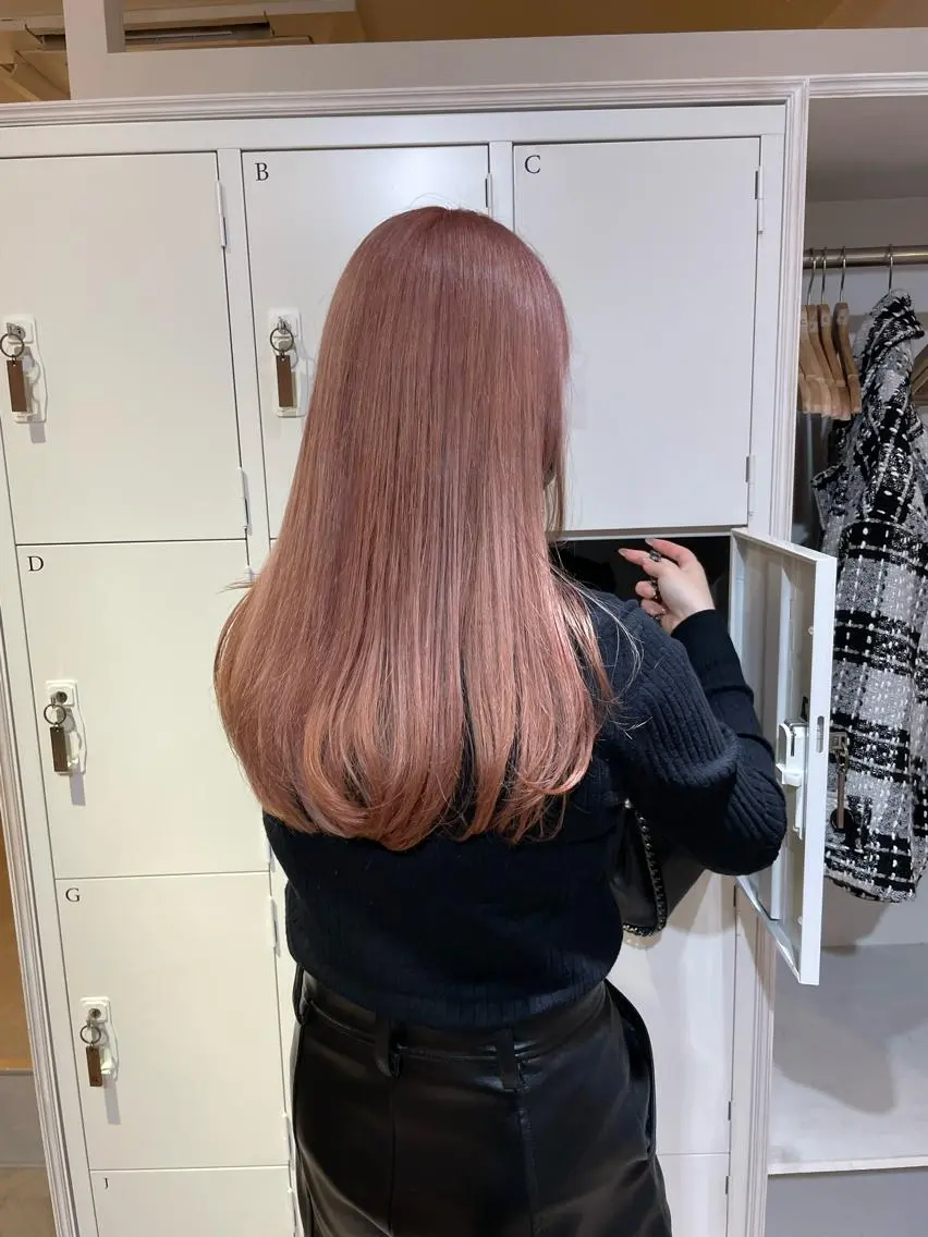 ロング カラー akane .のヘアスタイル