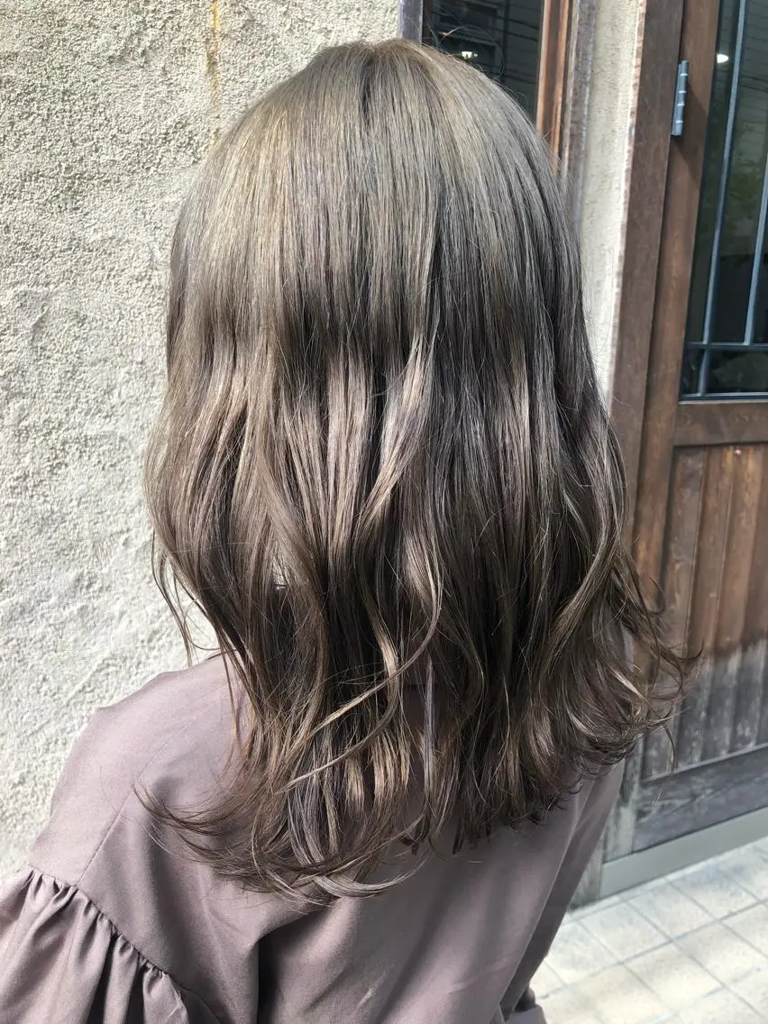 セミロング 國次 夕貴のヘアスタイル