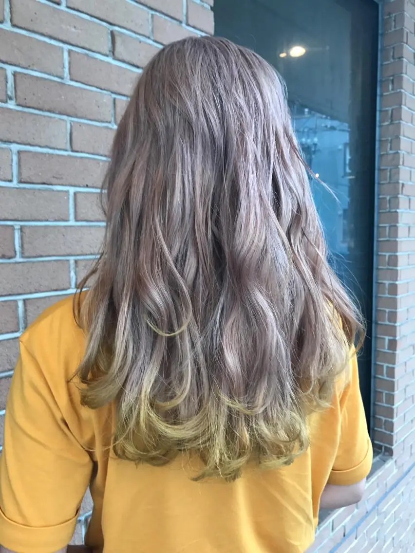 セミロング カラー パーマ ヘアアレンジ メンズ キッズ ネイル マツエク・マツパ イエローカラー ホワイト 黄色 サロンドミルク 原宿のヘアスタイル