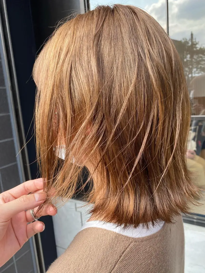 ミディアム カラー ベージュカラー ブリーチ ケアブリーチ 透明感カラー ミルクティーベージュ 谷合 貴志のヘアスタイル
