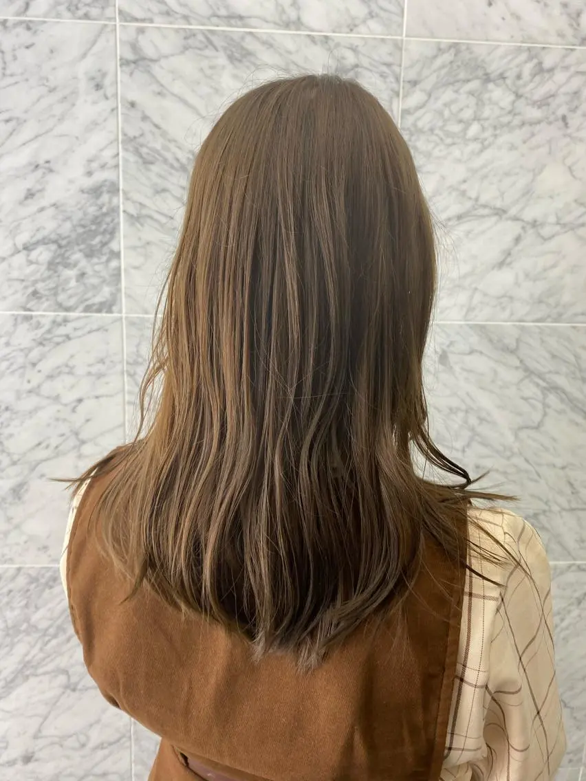 ロング カラー アッシュ アッシュブラウン ブラウンカラー 透明感カラー ミディアムレイヤー 添田晃基のヘアスタイル