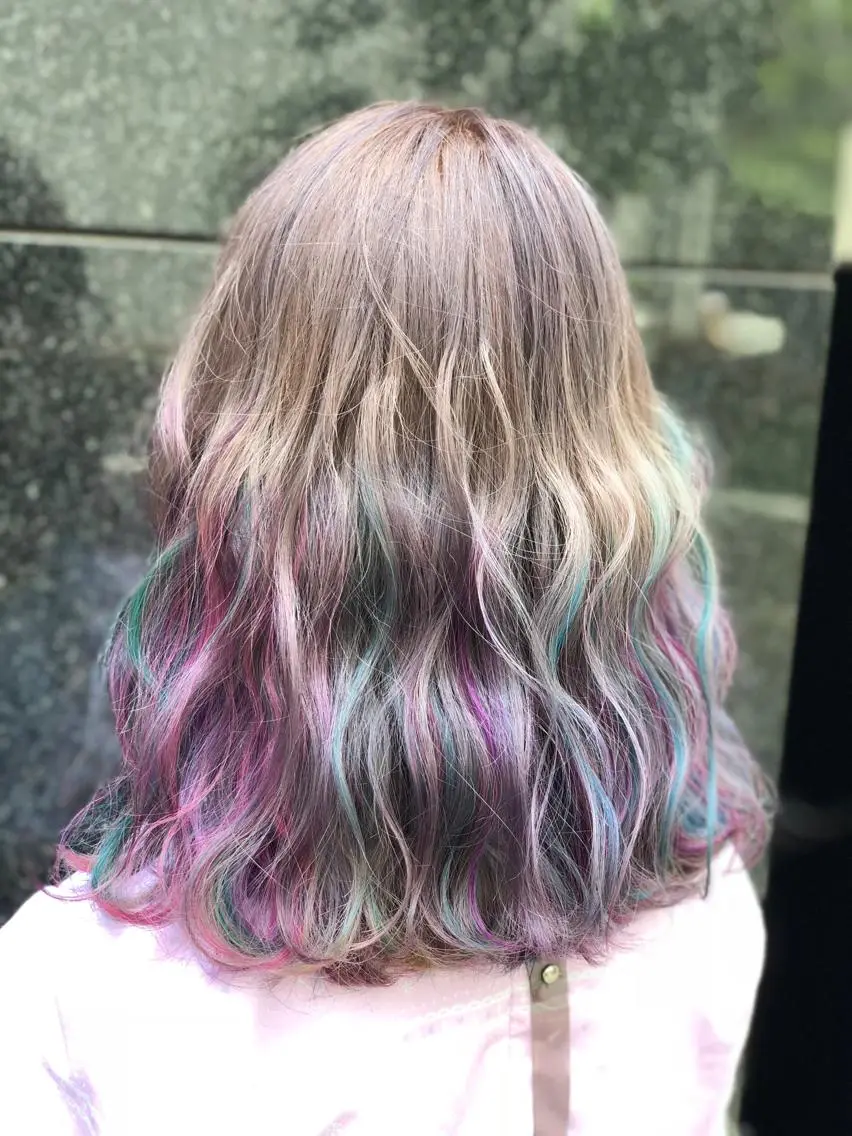 ミディアム カラー グラデーションカラー ユニコーンカラー 海外レイヤー/ 梅田美容室のヘアスタイル