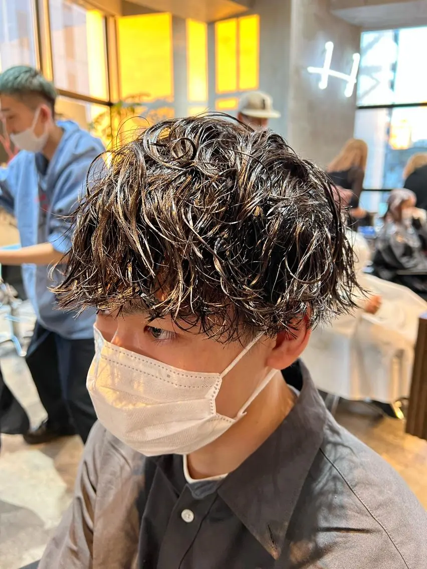 ショート パーマ メンズ カット パーマ トリートメント 波巻きスパイラルパー マ/シャドウパーマ駿のヘアスタイル