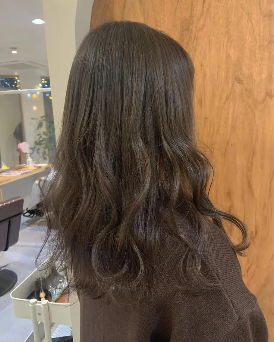 ロング アッシュ アッシュグレー 中村 彩音のヘアスタイル