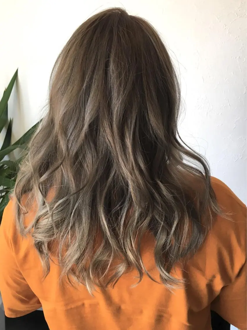 ロング カラー グレージュ 川合 勇気のヘアスタイル