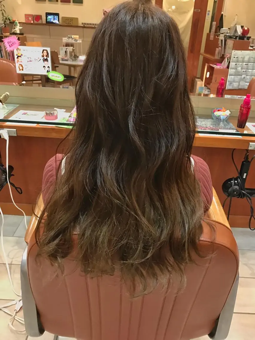 ロング カラー ブリーチ グラデーションカラー ブリーチなしカラー 🪐脱白髪染め 🪐松尾菜々美のヘアスタイル
