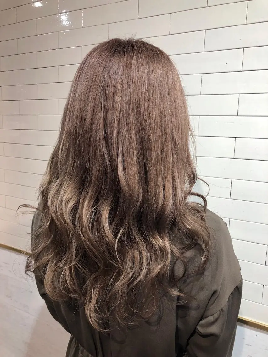 セミロング カラー 髪質改善⌇透明感 カラー⌇川上葵のヘアスタイル