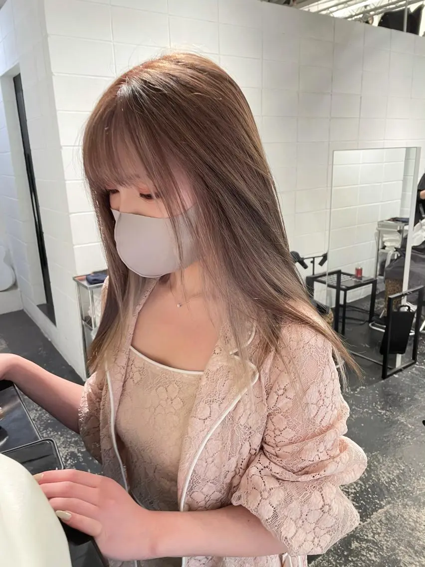 ロング カラー ヘアアレンジ ミストバング ベージュカラー フェイスフレーミング ホワイトベージュ カット ヘアカラー トリートメント 艶ハイトーン/ヘア アレンジAYAKAのヘアスタイル