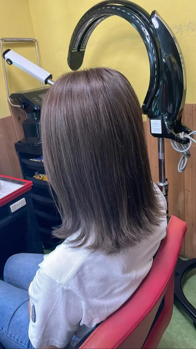 ミディアム カラー 透明感カラー ハイライトカラー ハイライト トリートメント デザインカラー🏝️ 須賀汐音のヘアスタイル